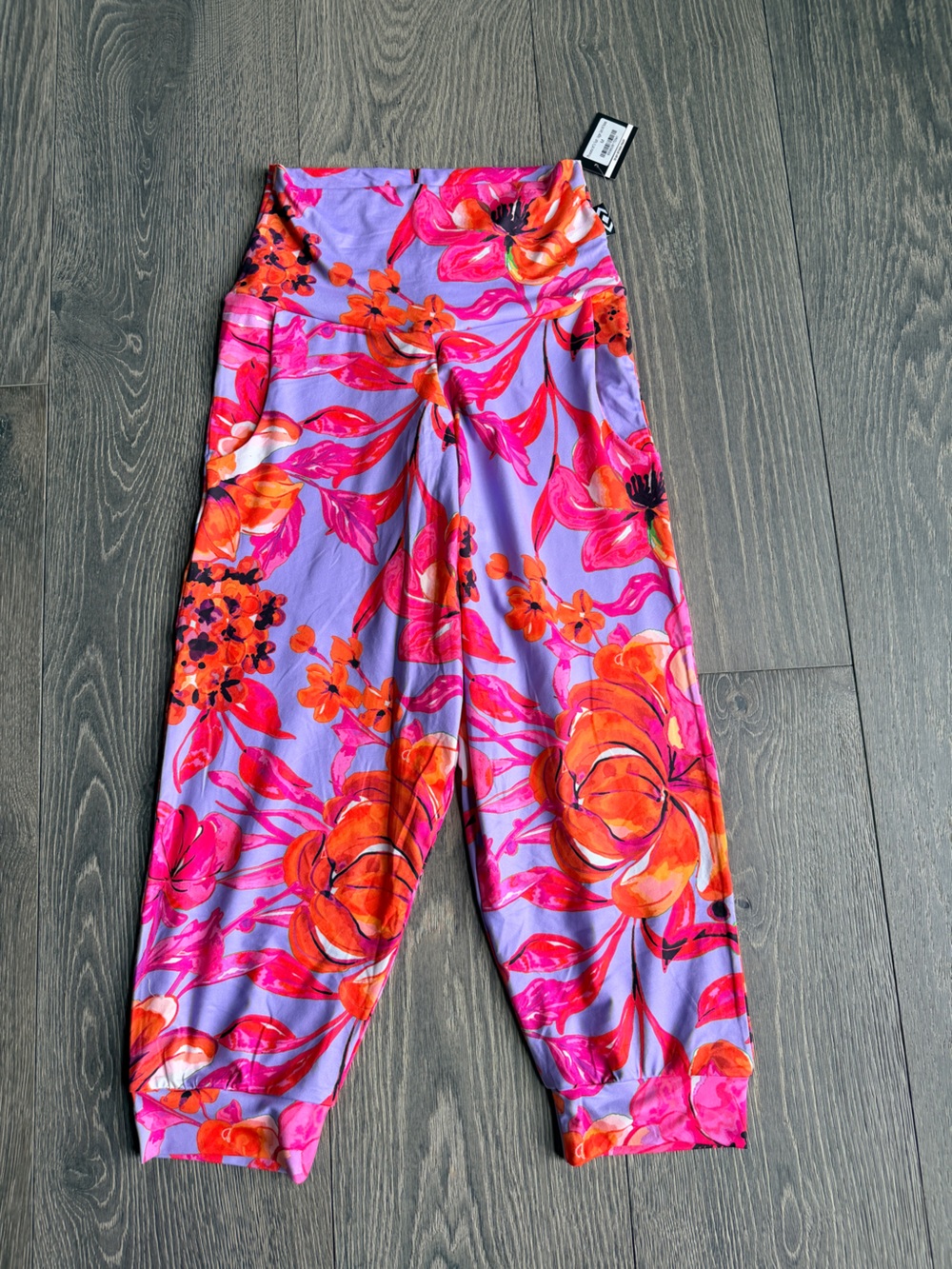 Exotica Efflorescence Soft to Tough Jogger Capris with Pockets Size Medium